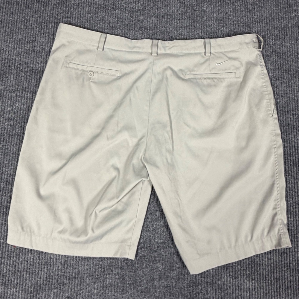 Nike Golf Dri-FIT Shorts Mens 42 Khaki Beige Flat Front Performance 10in Inseam - Picture 3 of 5